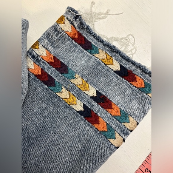 Driftwood Colette Embroidered Jeans Fray Hem Cropped Boho Native Southwestern 29 - Picture 3 of 8